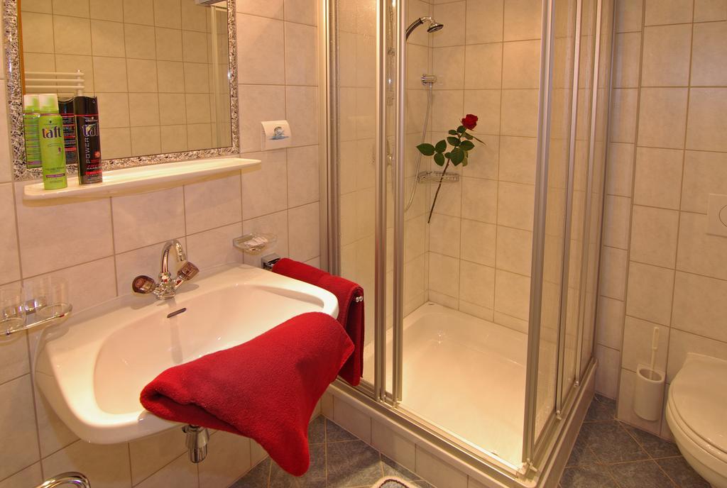 Hotel Garni Romantik Fügen Chambre photo